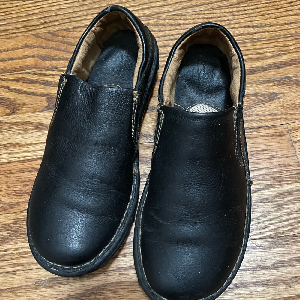 Women's Black Leather Slip-On Loafers